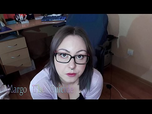 ❤️ Une fille sexy avec des lunettes suce profondément un gode devant la caméra ❤❌ Porno dur at us ❌❤