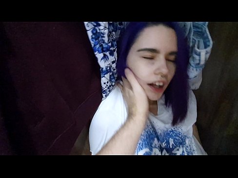 ❤️ J'ai trouvé ma soeur dans le placard et je l'ai aidée à jouir. ❤❌ Porno dur at us ❌❤